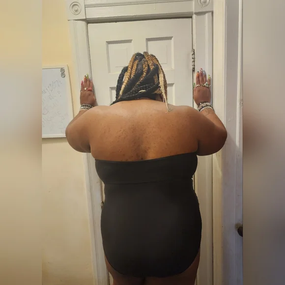 24 [Ashley Graham x Swimsuits For All] Cutout 1pc Swimsuit -Has underwire - Picture 5 of 12